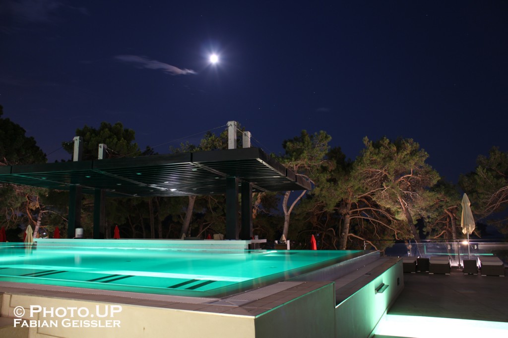 Pool bei Nacht